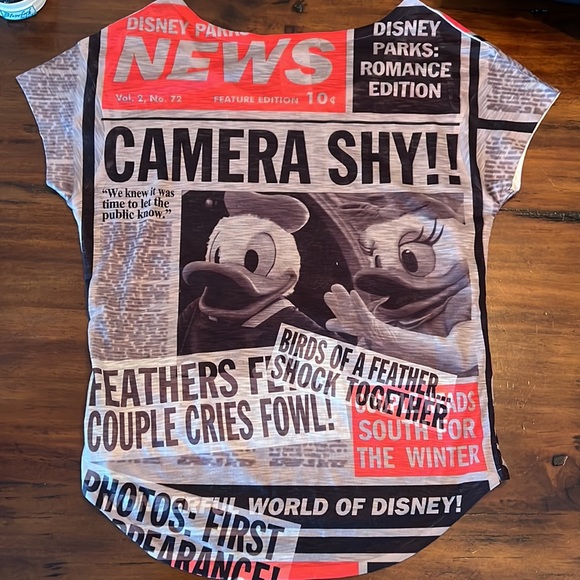 Disney parks XS NWOT Paparazzi tee - Picture 3 of 3
